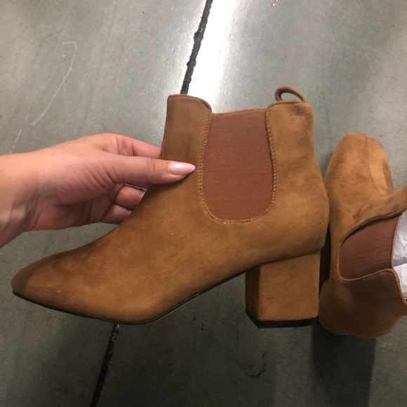 NIB Cape Robbin Evita  tan ankle boots short - Picture 4 of 4